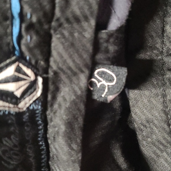 MEN'S VOLCOM CORPO CLASS SHORTS - Picture 5 of 9